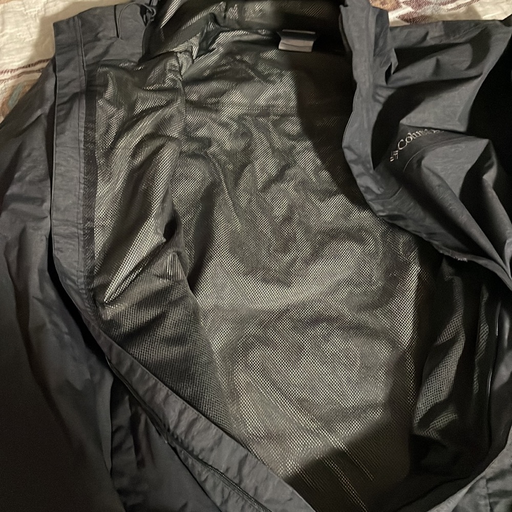 Mens Columbia Omni-tech rain coat. Medium - Picture 6 of 7